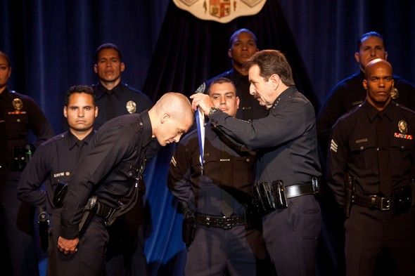 警戰實錄電影圖片 - M_215_EOW_04942_Photos_by_Scott_Garfield2C_28c29_2011_Sole_Productions2C_LLC_1348806650.jpg