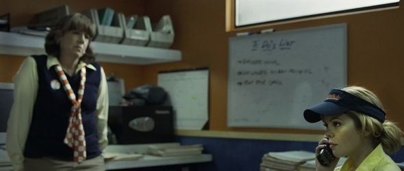 快餐店陰質事件電影圖片 - COMPLIANCE_filmstill05_Ann_Dowd_Dreama_Walker_1369733413.jpg