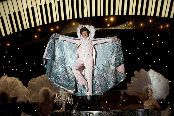 華麗後樂園電影圖片 - BEHIND_CANDELABRA_2832x4256_1379908335.jpg