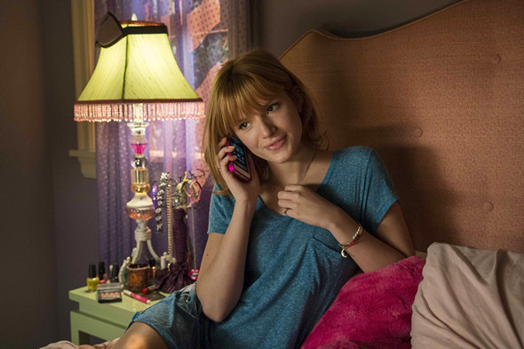 一起黑爆的日子電影圖片 - Alexander_Bad_Day_Bella_Thorne_06710_R_1411016852.jpg