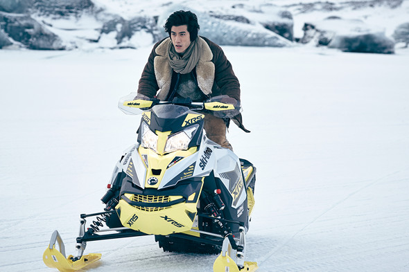 功夫瑜伽電影圖片 - AarifRahmanonsnowmobile_1483701563.jpg
