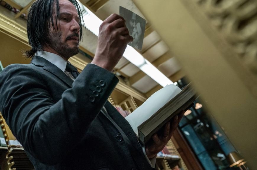 殺神John Wick 3電影圖片 - JohnWicklookingataphoto.JPG_1547803128.jpg