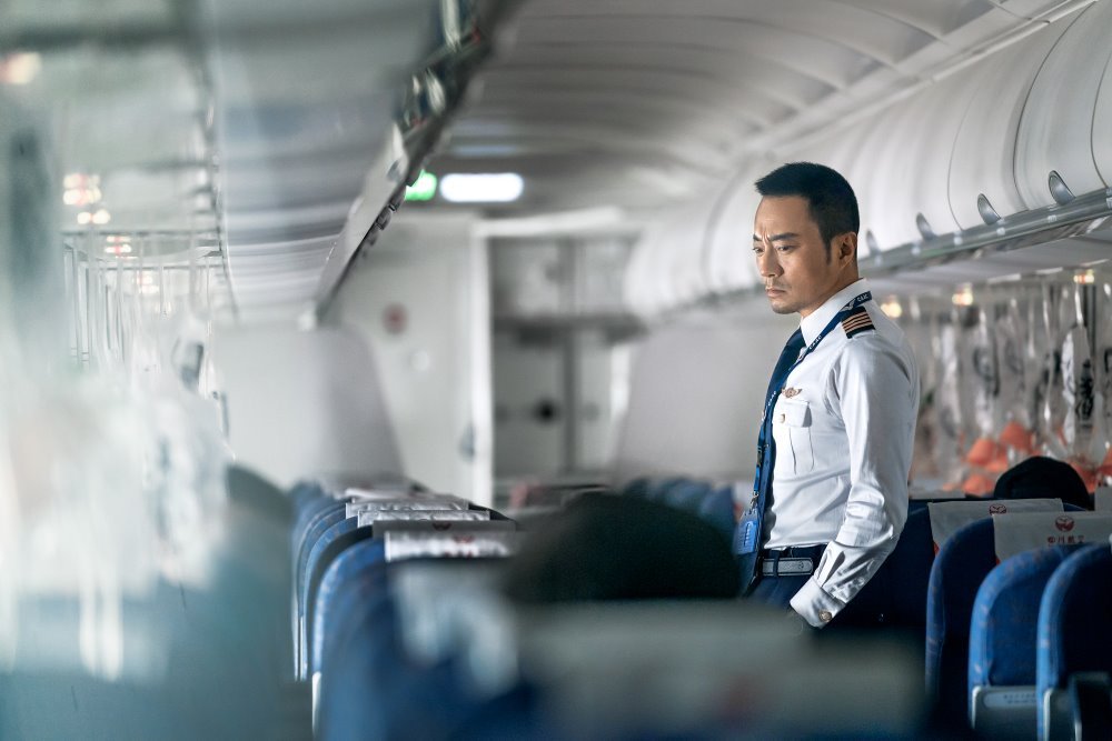 中國機長電影圖片 - E3808AE4B8ADE59C8BE6A99FE995B7E3808BE5BCB5E6B6B5E4BA88E9A3BEE6BC94E88BB1E99B84E6A99FE995B7_1570696336.jpg