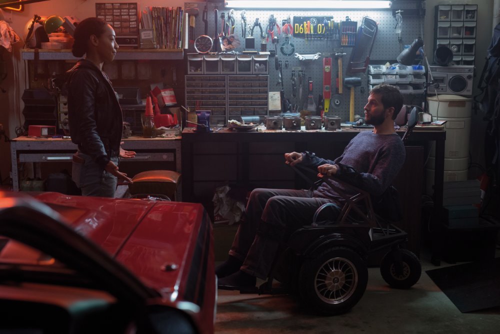 超能復仇電影圖片 - Cortez28BettyGabriel29andGreyTrace28LoganMarshall-Green29inLeighWhannell_sUPGRADE-CourtesyofBHTilt_1593050170.jpg