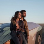 超能復仇電影圖片 - GreyTrace28LoganMarshall-Green29andhiswifeAsha28MelanieVallejo29inLeighWhannell_sUPGRADE2CcourtesyofBHTilt_1593050169.jpg