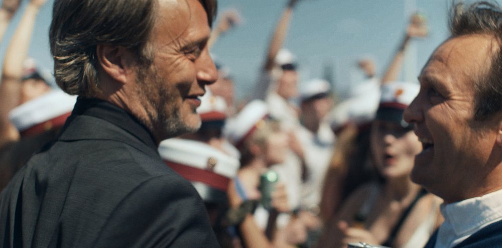 醉美的一課電影圖片 - 010-Druk-Mads-Mikkelsen-Lars-Photo-By-Sturla-Brandth-Groevlen_1619010937.jpg