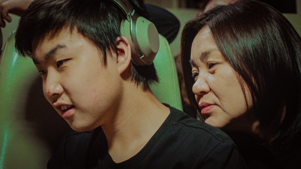 一直游到海水變藍電影圖片 - SwimmingOut_Stills_LIANGHongandherson_1636614559.jpg