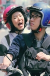 對面的女孩殺過來電影海報